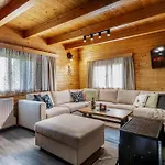 Feriehus Private Summer House With Swimming Pool, Bar And Pit For Football And Volleyball Hvezdonice