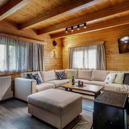 Family With Private Pool, Bar & Sports Field 別荘
