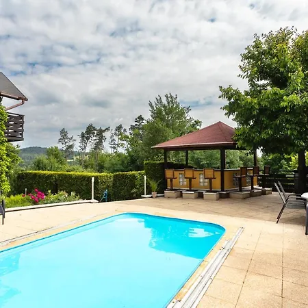 Family With Private Pool, Bar & Sports Field *