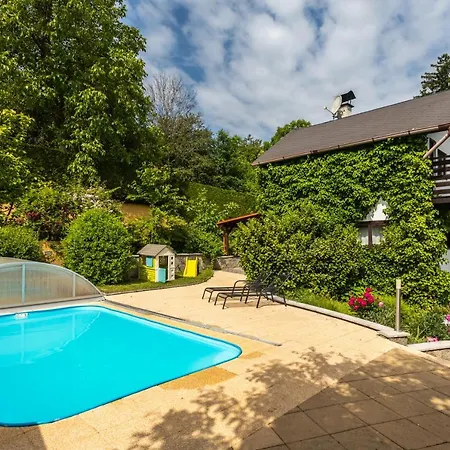 Family With Private Pool, Bar & Sports Field 別荘