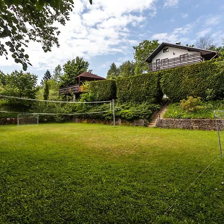 Private Summer House With Swimming Pool, Bar And Pit For Football And Volleyball Feriehus Hvezdonice