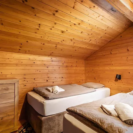 Family With Private Pool, Bar & Sports Field 別荘 *