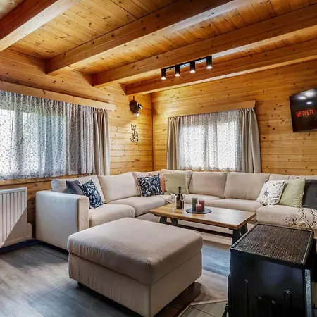 Prázdninový dům Family With Private Pool, Bar & Sports Field Hvezdonice